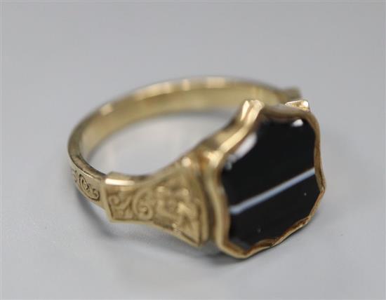 A late Victorian yellow metal and shield shaped banded agate set signet ring, size P/Q, gross 3.4 grams.